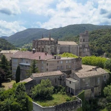 Gite D'Etape Et De Groupe Du Clos Saint Roch Bed & Breakfast Viviers Exterior photo