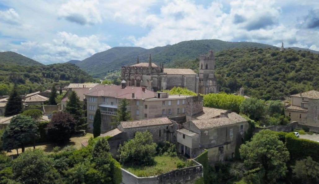 Gite D'Etape Et De Groupe Du Clos Saint Roch Bed & Breakfast Viviers Exterior photo